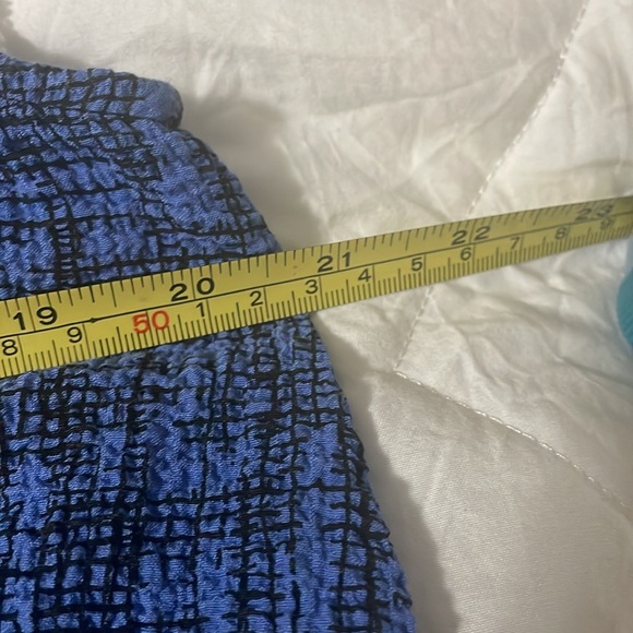 Lagenlook, artsy, asymmetrical tunic. Blue black pattern cowl neck sleeveless. - Picture 10 of 12